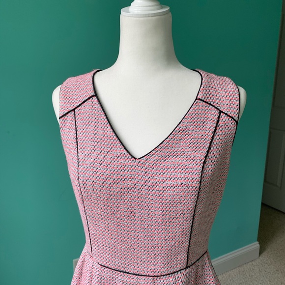 Banana Republic Fitted Dress - Picture 4 of 12